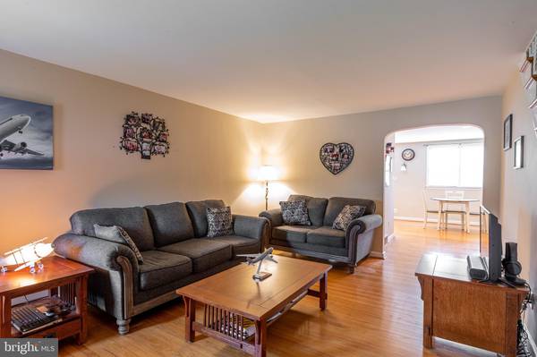 Glenolden, PA 19036,603 CRESCENT DR