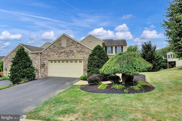 1742 STONE HILL DR, York, PA 17402