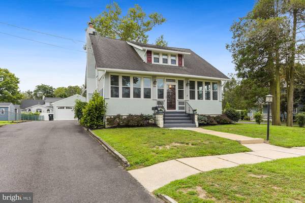 121 E WARREN AVE, Sewell, NJ 08080