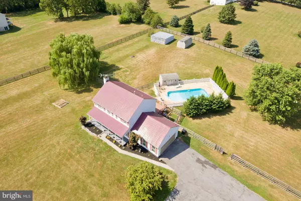 39 HUNT RIDGE DR, Summit Point, WV 25446