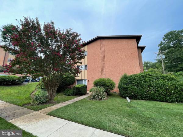 10029 MOSBY WOODS DR #150, Fairfax, VA 22030