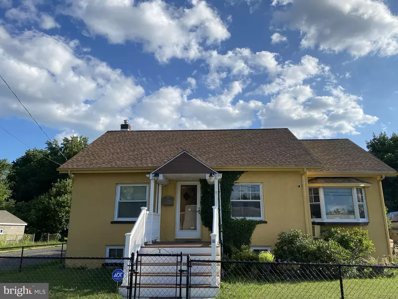 8 PARK AVE, Carneys Point, NJ 08069