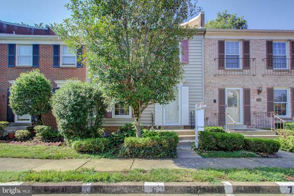 2555 WINDBREAK DR, Alexandria, VA 22306