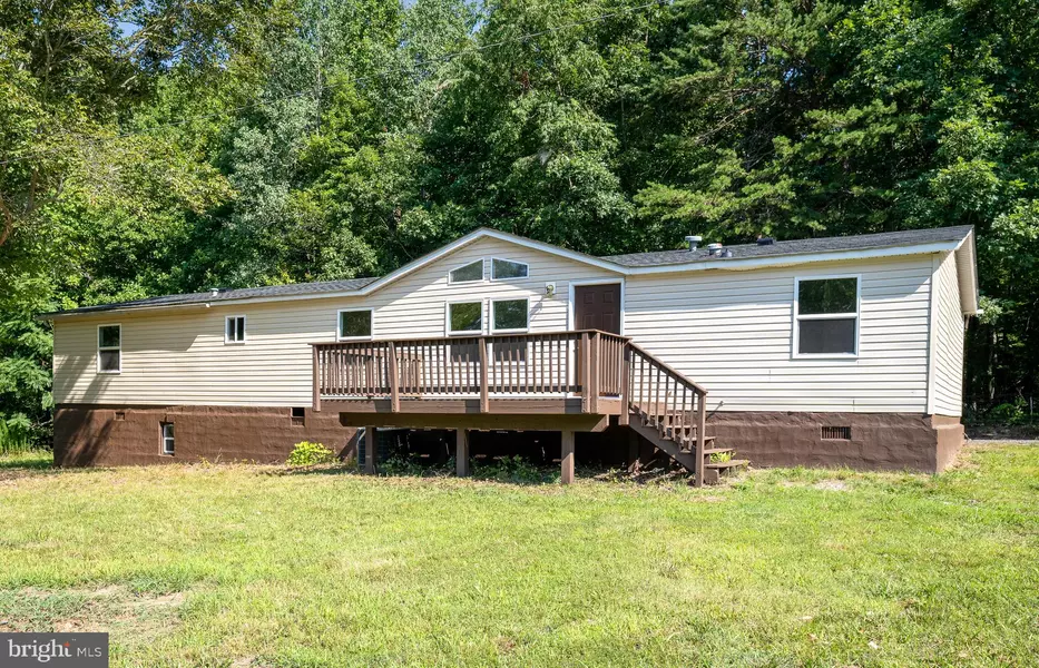 185 DEANE RD, Louisa, VA 23093