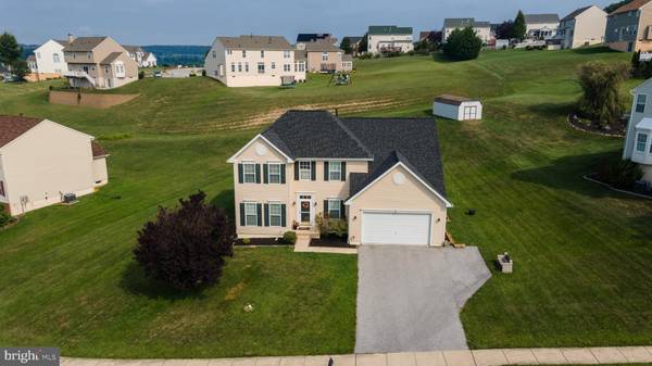 400 LAKEVIEW DR, Spring Grove, PA 17362