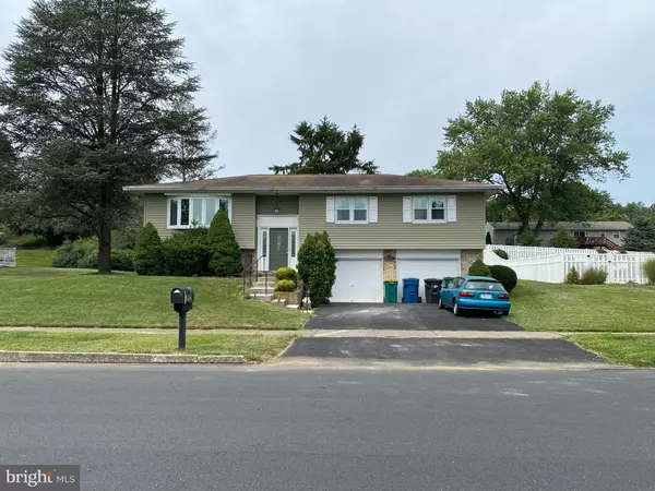 5246 DEERFIELD AVE, Mechanicsburg, PA 17050