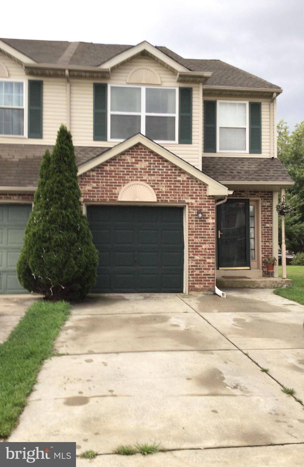 10 WOODCREST CT, Newark, DE 19702