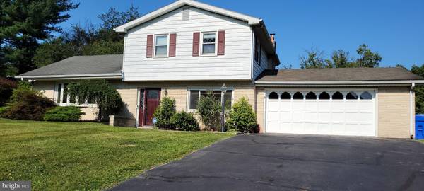 911 DENNIS CIR, Harrisburg, PA 17111