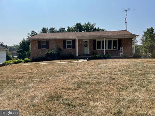 932 REDWOOD DR, Greencastle, PA 17225