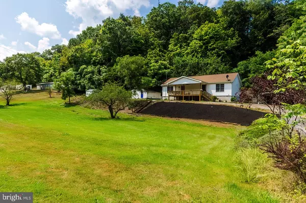 84 NEW HOPE RD, Berkeley Springs, WV 25411