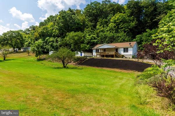 84 NEW HOPE RD, Berkeley Springs, WV 25411