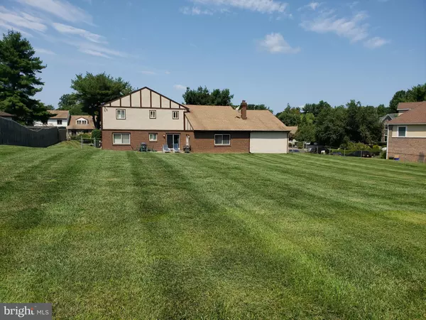 Huntingdon Valley, PA 19006,1755 AUTUMN LEAF LN