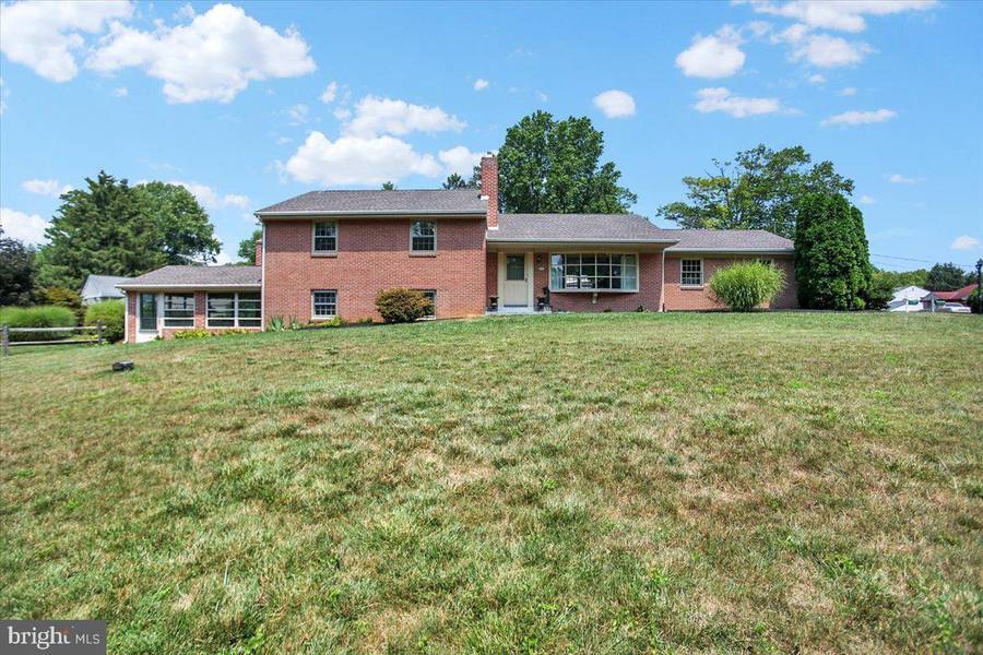 57 SPRINGHOUSE RD, Lancaster, PA 17603