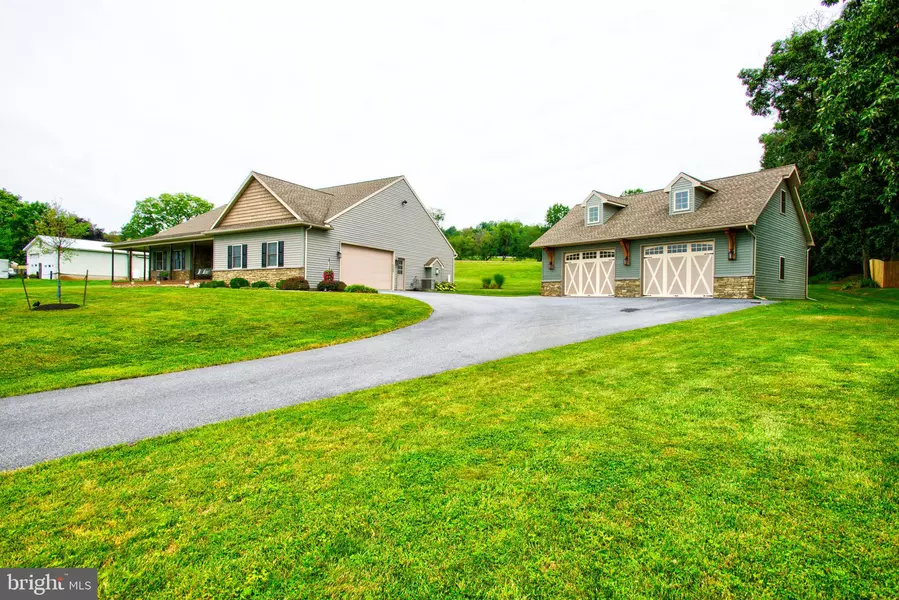 1464 MOUNTAIN RD, Manheim, PA 17545