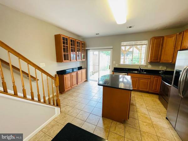 Herndon, VA 20171,2436 OLD FARMHOUSE CT