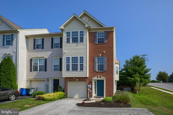 220 COUNTRY RIDGE DR, Red Lion, PA 17356