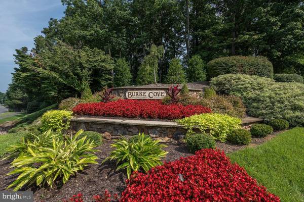 5807 COVE LANDING RD #101, Burke, VA 22015