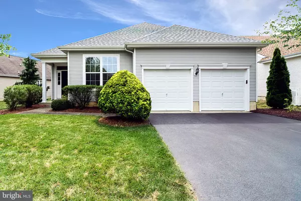 12 HIDDEN LAKE CIR, Barnegat, NJ 08005