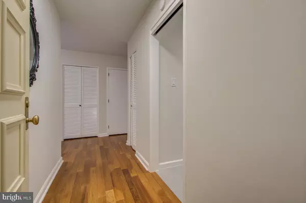 Arlington, VA 22203,3800 FAIRFAX DR #208