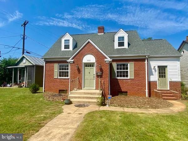 303 E MAIN ST, Luray, VA 22835