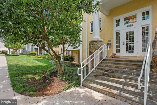 Arlington, VA 22204,4069 S FOUR MILE RUN DR #303