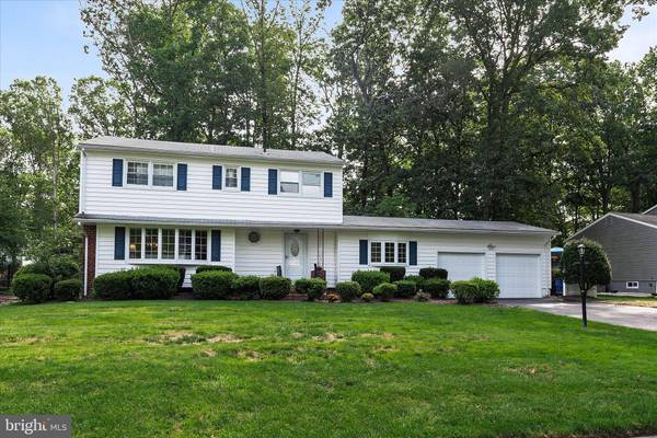 15 JEFFREY LN, East Windsor, NJ 08520