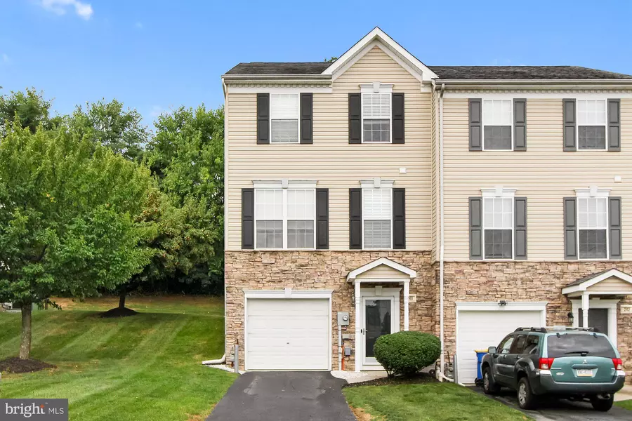 240 BRUAW DR, York, PA 17406