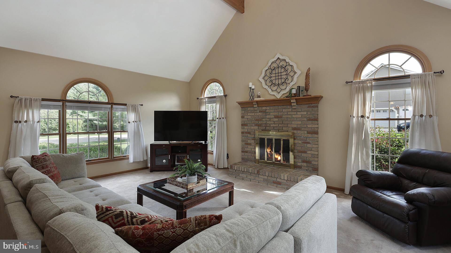 Flemington, NJ 08822,13 WOODSIDE LN