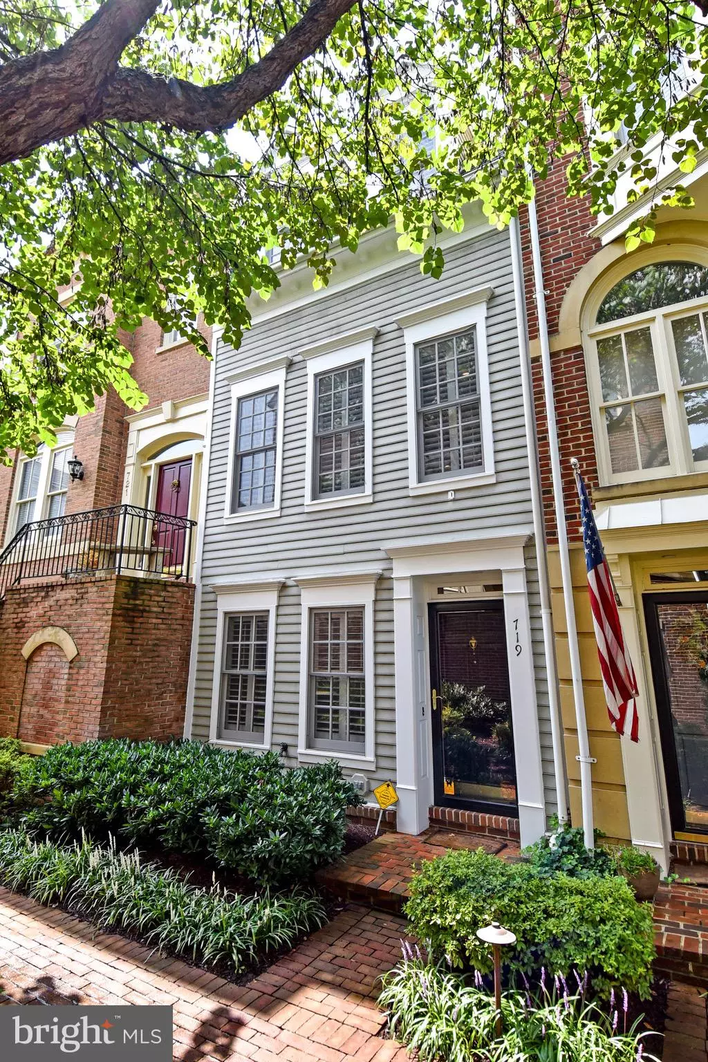 Alexandria, VA 22314,719 FORDS LANDING WAY