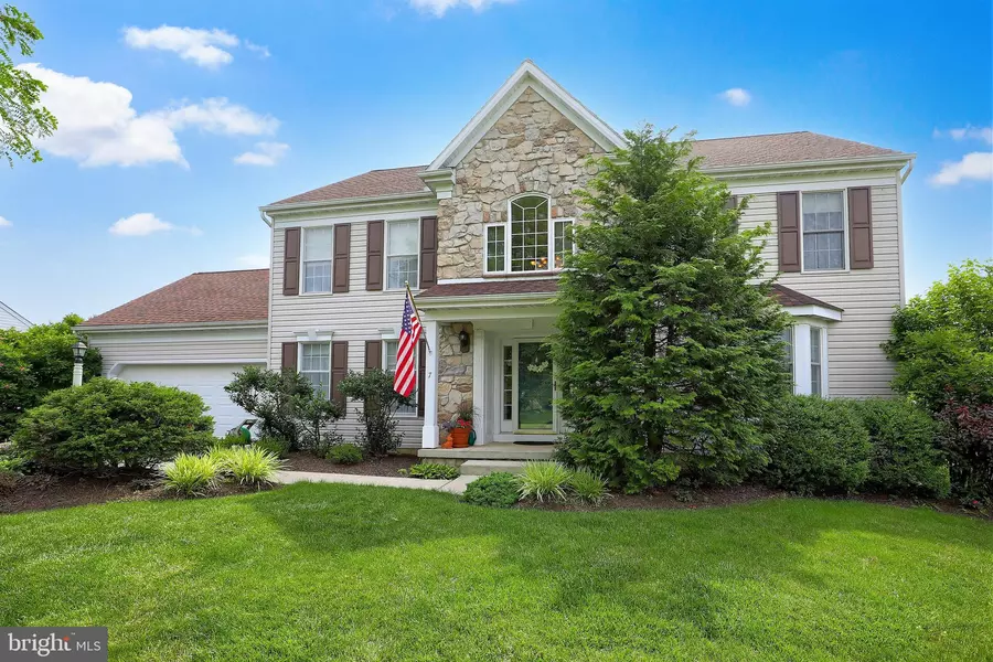 7 FIELD LN, Lititz, PA 17543