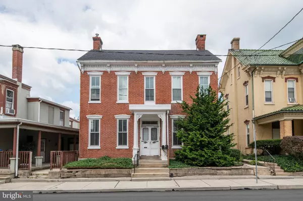 17 W MAIN ST, Fleetwood, PA 19522