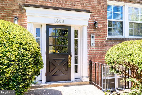 1808 W ABINGDON DR #302, Alexandria, VA 22314