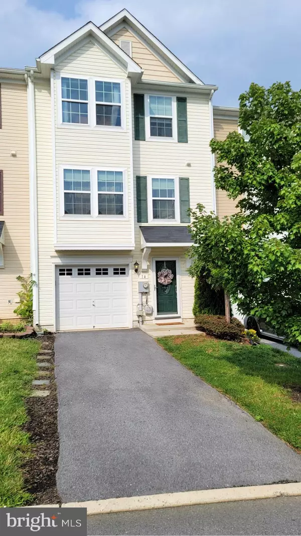 14 VENETIAN CT, Hedgesville, WV 25427