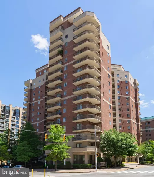 901 N MONROE ST #PH01, Arlington, VA 22201