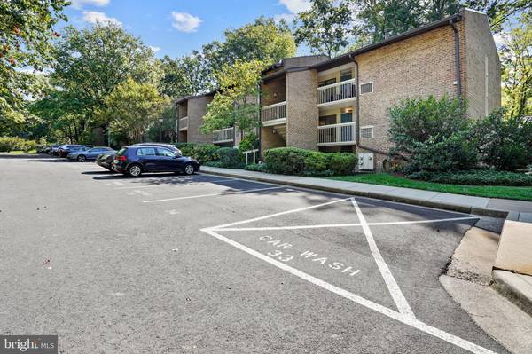 Reston, VA 20190,1532 MOORINGS DR #12A