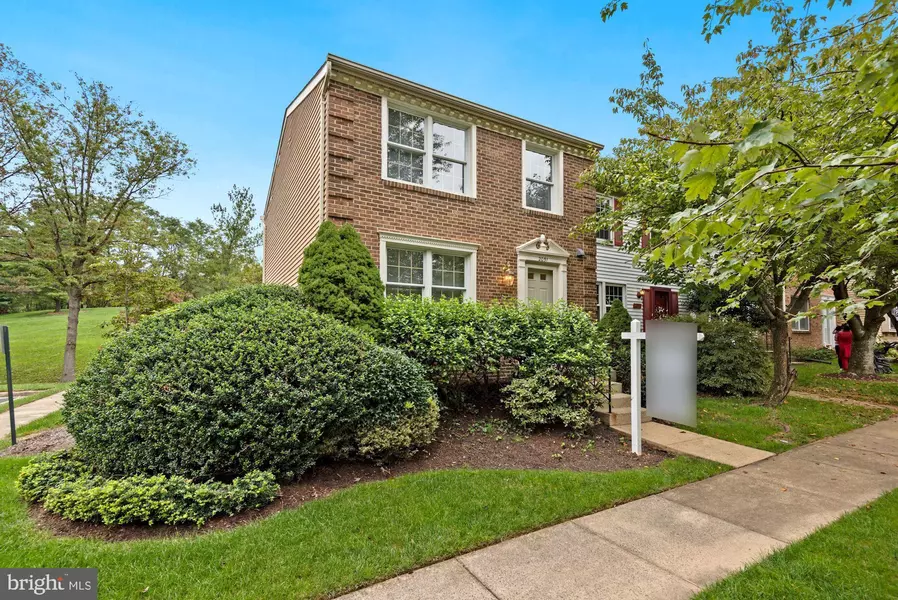 2051 GERVAIS DR, Falls Church, VA 22043