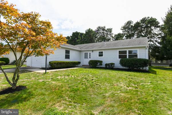 19 WEDGEPORT DR, Toms River, NJ 08757