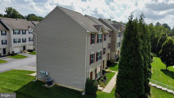 1168 BLUE BIRD LN, York, PA 17402