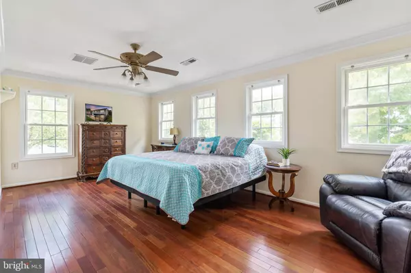 Woodbridge, VA 22193,5940 PLUMWOOD LN