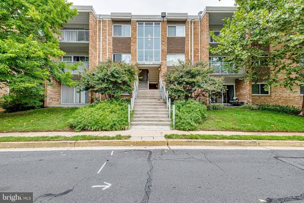 2912 KINGS CHAPEL RD #5, Falls Church, VA 22042