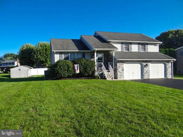 204 HICKORY LN, Shippensburg, PA 17257