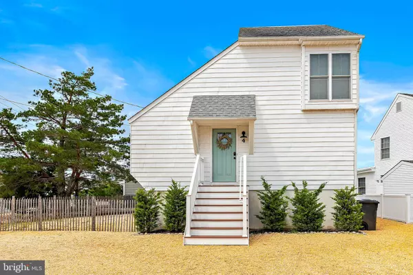 4 PEGGY LN, Manahawkin, NJ 08050