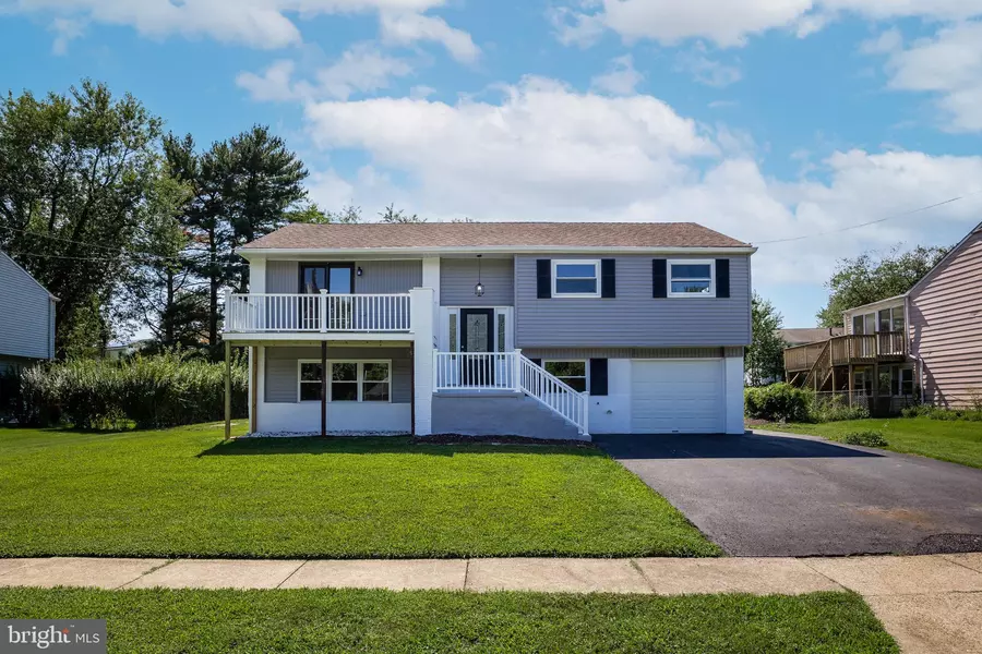 4 ROUND HILL RD, Voorhees, NJ 08043