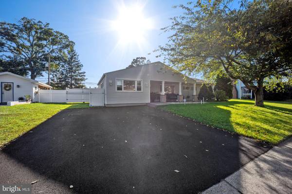 11 MEADOW LN, Levittown, PA 19054