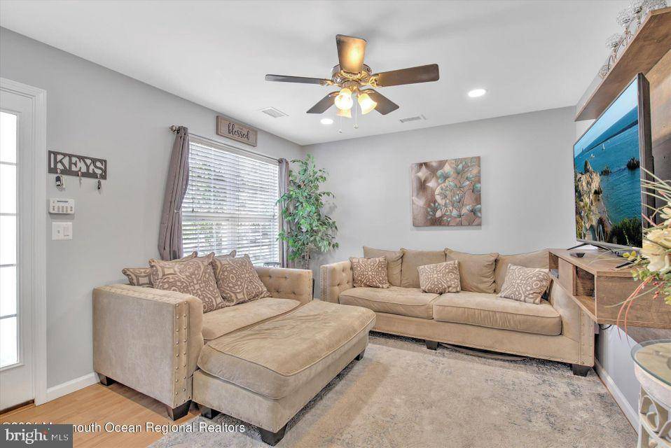 Forked River, NJ 08731,517 MIDDLE BRANCH DR
