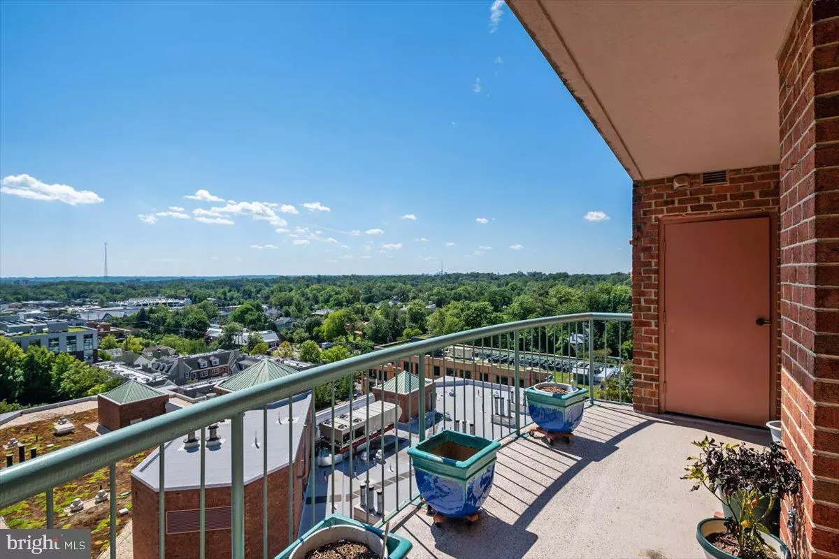 Bethesda, MD 20814,4808 MOORLAND #PH--1301