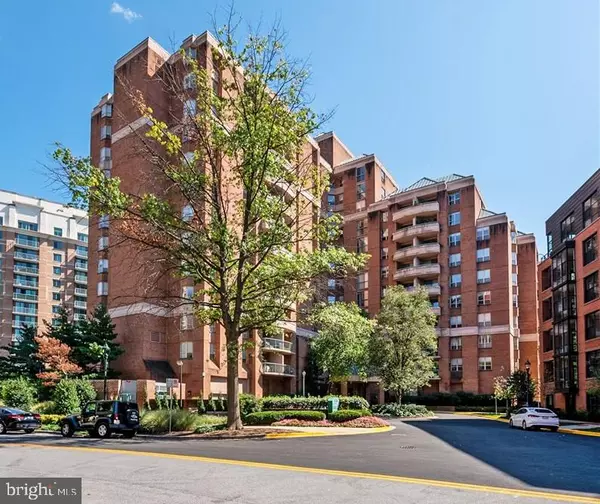 Bethesda, MD 20814,4808 MOORLAND #PH--1301