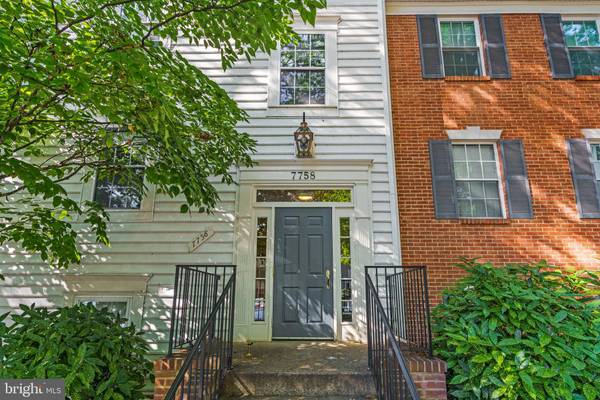 7758 NEW PROVIDENCE DR #8, Falls Church, VA 22042