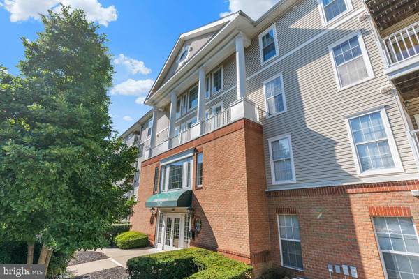 7000 FALLS REACH DR #201, Falls Church, VA 22043