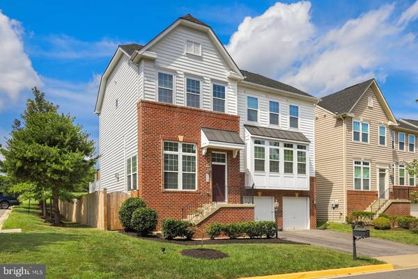 4468 BEDFORD COVE LN, Woodbridge, VA 22192